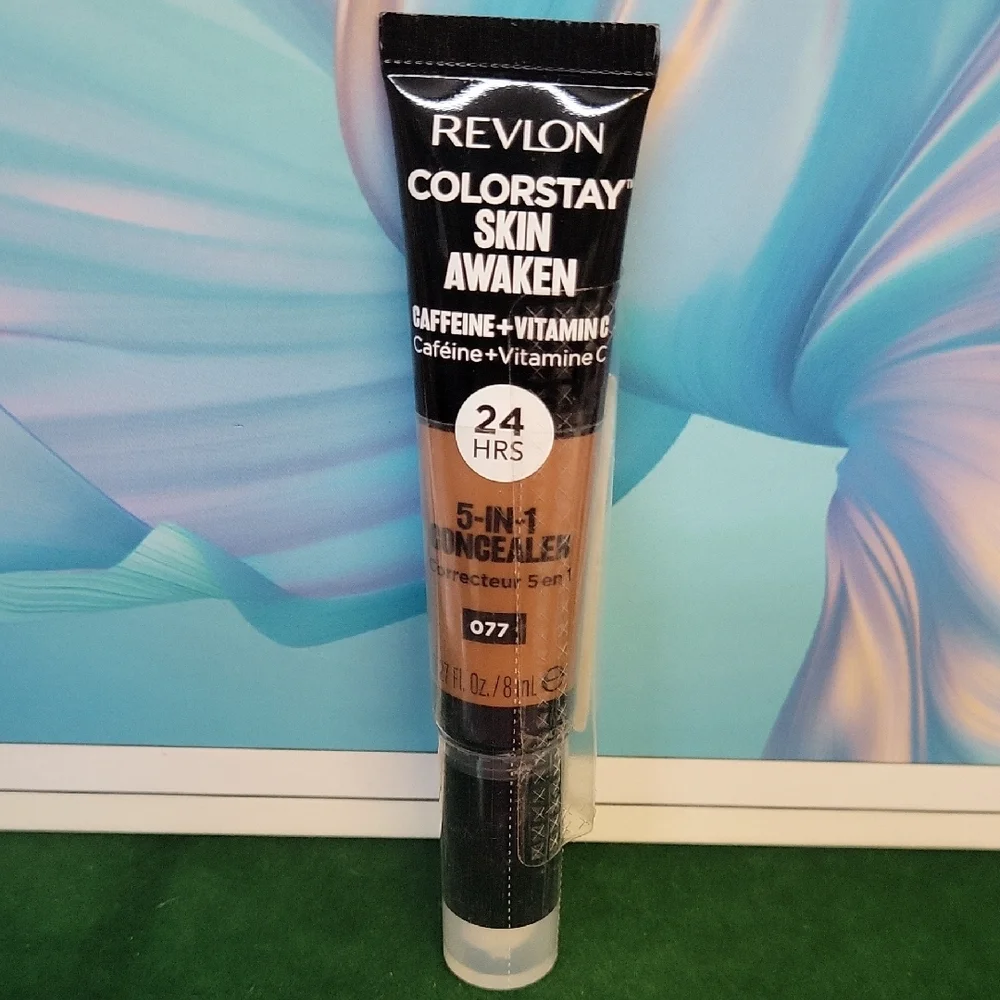 Revlon ColorStay Skin Awaken 5 in 1 Concealer - 077 Cinnamon New Sealed Tube